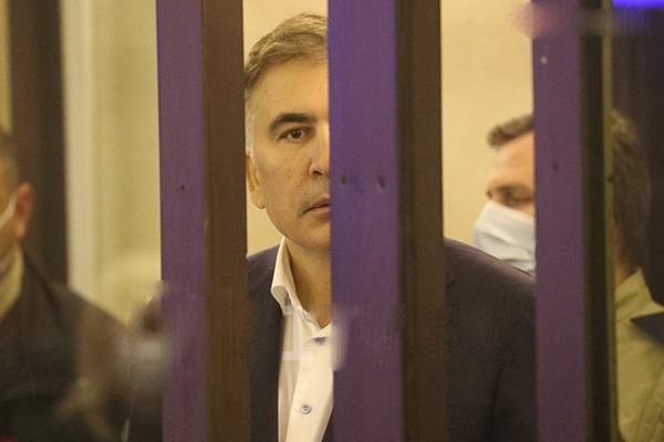 საკმარისზე მეტი შეცდომა მქონდა, რომელსაც ძალიან მწარედ ვნანობ, შეცდომაა, რომ ვერ შევქმენით დამოუკიდებელი სასამართლო, ეს შეეხოთ ჩემს თანამონაწილეებს და ახლა მეც, შეცდომები და გადაცდომები ერთია და დანაშაული მეორე