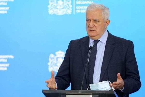 ამირან გამყრელიძე განმარტავს, როგორ დააზღვევს სახელმწიფო, რომ პირები, რომლებსაც „მწვანე პასპორტი“ არ აქვთ, სხვა ადამიანების ბარათებით არ ისარგებლებენ