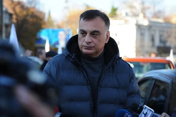 სააკაშვილი პროცესებზე იმიტომ კი არ დადის, რომ მოსამართლეებს და პროკურორებს მიმართოს, არამედ იმიტომ, რომ საზოგადოებას განუმარტოს ყველა პუნქტი, რომელსაც ივანიშვილის სასამართლო ედავება