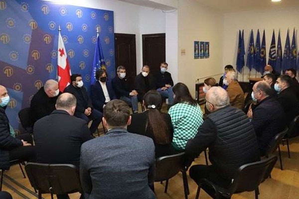 „ქართული ოცნების“ ლიდერები სამეგრელოს რეგიონული ორგანიზაციის წარმომადგენლებს შეხვდნენ