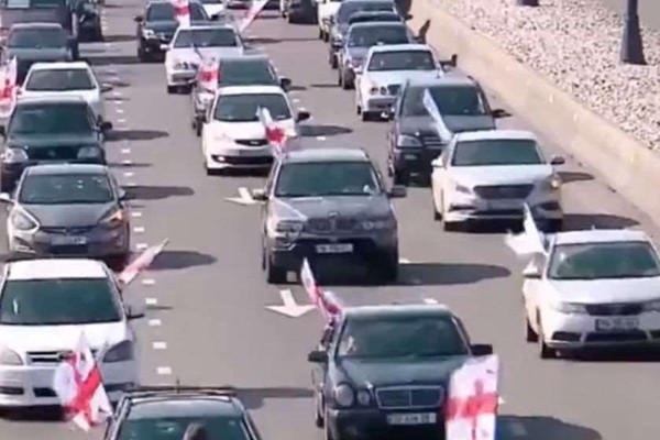 „ნაციონალურმა მოძრაობამ“ რუსთავის მე-12 პენიტენციურ დაწესებულებასთან აქცია გამართა