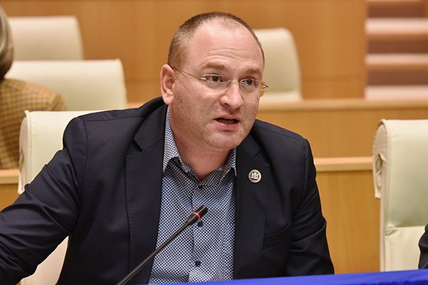 აბსოლუტურად უსაფუძვლო და უპასუხისმგებლოა ნაციონალური მოძრაობის მიერ ატეხილი აჟიოტაჟი საქართველოში რუსეთის მოქალაქეების თითქოსდა მასიურად შემოსვლის და ამ კუთხით უკონტროლო ვითარების შესახებ, რაც წარმოადგენს მორიგ დეზინფორმაციას