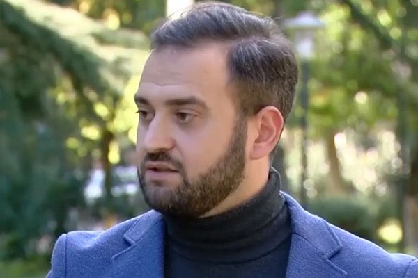 დავით ჩიხელიძე: ზელენსკიმ გააკეთა, ის რაც სააკაშვილმა 2008 წელს, გმირობანას ხიბლში ჩავარდნილებმა საკუთარი ქვეყანა და ხალხი გაწირეს
