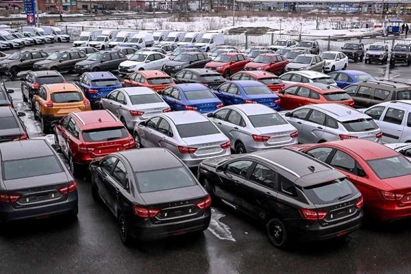 CNN: რუსეთში ავტომობილების გაყიდვები კატასტროფულად დაეცა