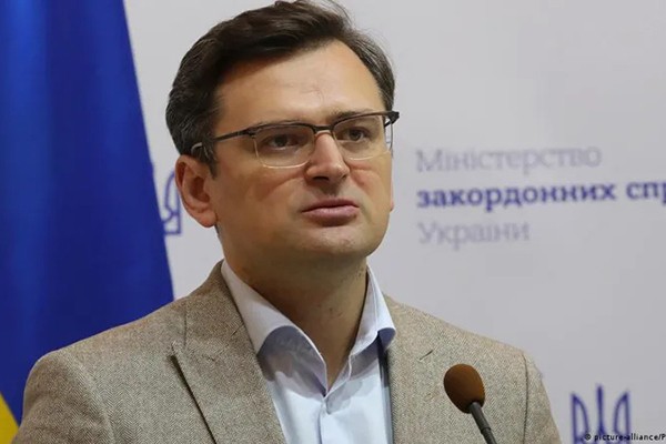 დმიტრო კულება: რთულია ფიქრიც კი, დაჯდე იმ ადამიანებთან, ვინც ჩაიდინა ყველა სისასტიკე, მაგრამ თუ რუსებთან დაჯდომა დამეხმარება მინიმუმ ერთი ხოცვა-ჟლეტის თავიდან აცილებაში, უნდა გამოვიყენო ეს შესაძლებლობა