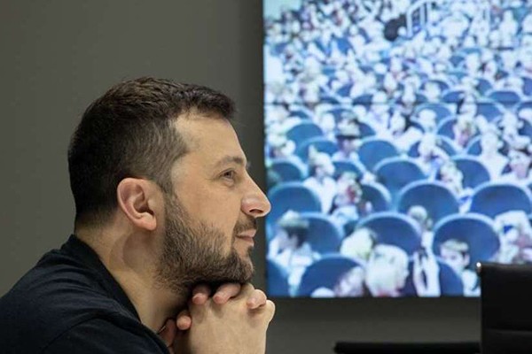ვოლოდიმირ ზელენსკი უკრაინელ ბავშვებს: ყველაფერს გავაკეთებთ, რომ ყველა მალე დაგაბრუნოთ, დაგაბრუნოთ არა როგორც ზრდასრულები, არამედ - როგორც ბავშვები - თქვენ ჩვენი მშვენიერი მომავალი ხართ, რომლისთვისაც დღეს ყველა ერთად ვიბრძვით