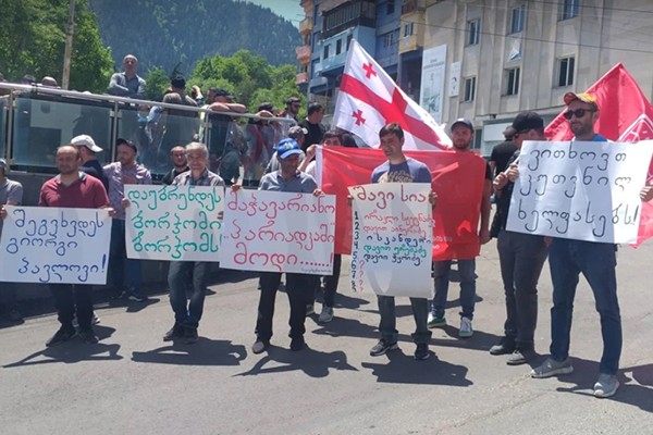 გაფიცვამ „ბორჯომი“ კრახის წინაშე დააყენა - ქარხანაში პროდუქციის ნაშთიც იწურება