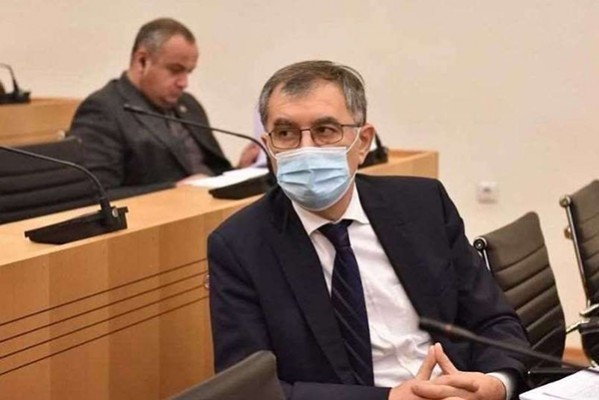 სოზარ სუბარი: მაშინ როდესაც ხელისუფლება ისედაც მართავდა კონსულტაციებს ევროკავშირში გაწევრიანების განაცხადთან დაკავშირებით, პრეზიდენტმა გადაწყვიტა პარლამენტისთვის იმავე საკითხზე მიემართა, რომ  ლიდერის ფუნქცია მოერგო  