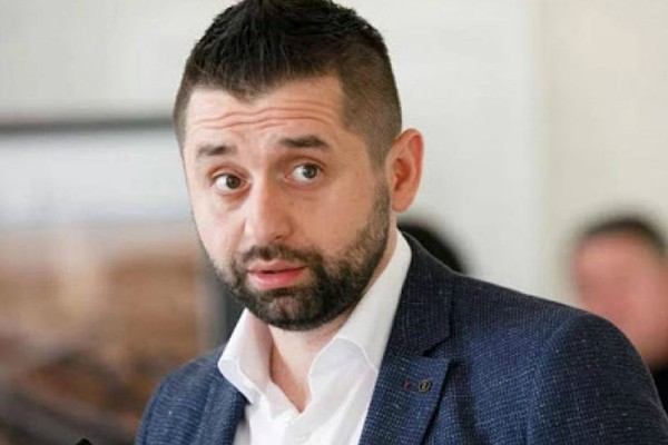 დავით არახამია:  რუსული კომპანიები სანქციებისთვის გვერდის ასავლელად ქართულ ორგანიზაციებს იყენებენ - მოვუწოდებ ვაშინგტონს, მიიღოს ზომები, რათა სანქციებისგან თავის დაძვრენის საშუალება არ იყოს