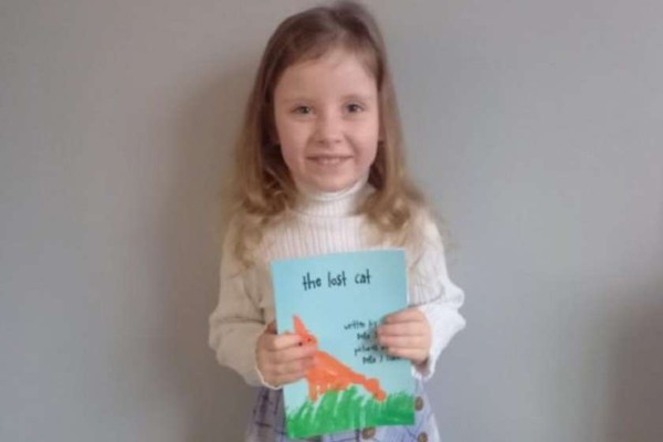 5 წლის ბრიტანელმა ბავშვმა წიგნი გამოსცა და მსოფლიო რეკორდი დაამყარა
