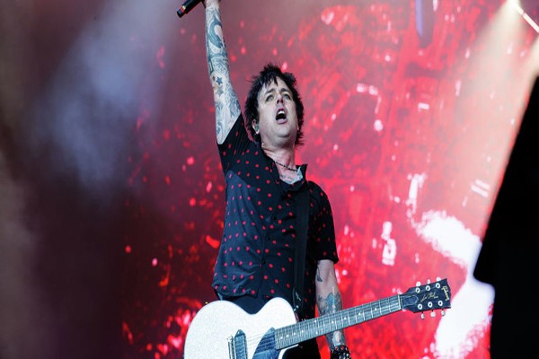 შევე*ი ამერიკას — Green Day-ის სოლისტი აბორტის კონსტიტუციური უფლების გაუქმების გამო აშშ-ის მოქალაქეობაზე უარს ამბობს