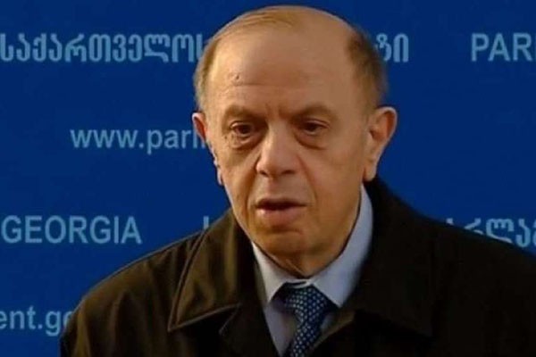 ლევან ბერძენიშვილი აკაკი წერეთელს სექსუალურ მოძალადედ მოიხსენიებს