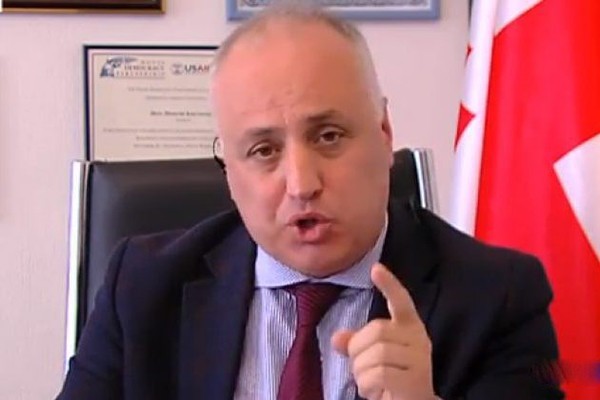 დიმიტრი ხუნდაძე: რადგან ამერიკის ელჩისგან კითხვებზე პასუხები არ იყო გაცემული, ჩვენ გვიწევს პასუხების ძიება და ამ პასუხებში იკითხება ის, რომ შესაძლოა, ის სცენარის ავტორიც კი იყოს