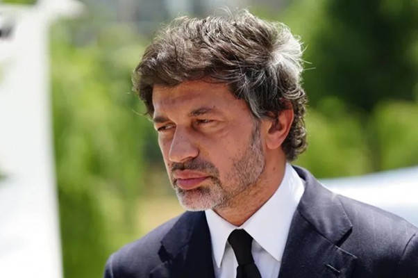 კახა კალაძე ჟურნალისტს:  ცდილობთ, შეფუთოთ თემა, თითქოს „ქართული ოცნების“ წარმომადგენლები ელჩებს თავს ესხმიან - თავდასხმა იყო, რასაც ნიკა გვარამია, ნიკა მელია აშშ-ის ელჩთან მიმართებით აკეთებდნენ