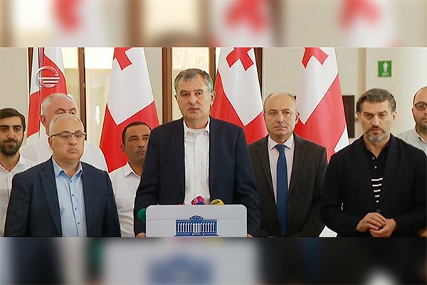 სოზარ სუბარი, დიმიტრი ხუნდაძე, მიხეილ ყაველაშვილი და გურამ მაჭარაშვილი საზოგადოებრივი მოძრაობა „ხალხის ძალის“ დაფუძნების შესახებ განცხადებას ავრცელებენ