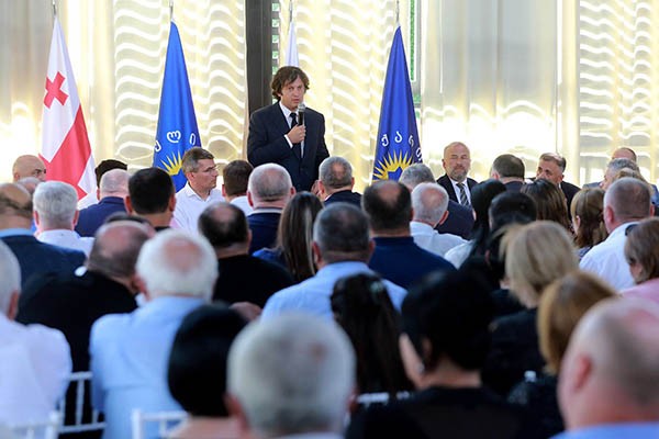 „ქართული ოცნების“ ლიდერები ქუთაისში მერებსა და ადგილობრივი ხელისუფლების წარმომადგენლებს ხვდებიან