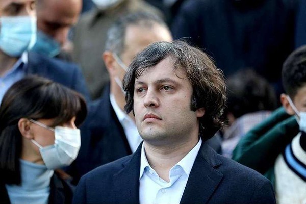 ირაკლი კობახიძე: თქვენი პარტიის, ნაცმოძრაობის მიტინგი იყო რუსთველზე, პარლამენტის წინ, როდესაც დავით არახამიამ რუსულ ენაზე მოგმართათ და არავის რეაქცია არ ქონია