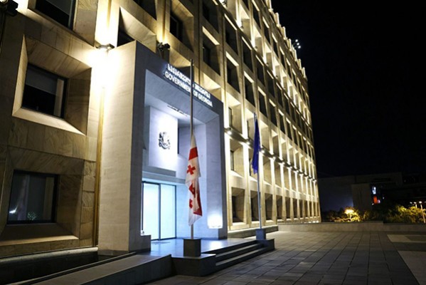 2008 წლის რუსეთ-საქართველოს ომის მე-14 წლისთავთან დაკავშირებით, დაღუპულთა ხსოვნის პატივსაცემად, საქართველოს მთავრობის ადმინისტრაციის შენობაზე სახელმწიფო დროშა დაეშვა