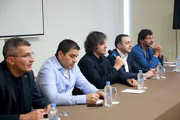 კაჭრეთში,  „ქართული ოცნების’’ საპარლამენტო უმრავლესობის და სამთავრობო გუნდის გასვლითი სამუშაო შეხვედრა გაიმართა