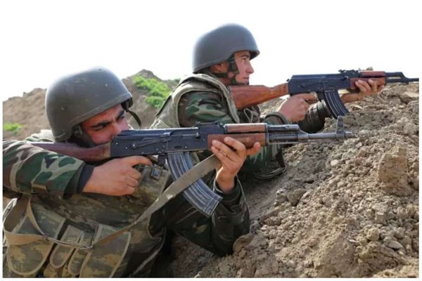 მედიის ცნობით, აზერბაიჯანი-სომხეთის საზღვარზე მომხდარ შეტაკებებს ორივე მხრიდან 100-მდე ჯარისკაცი ემსხვერპლა