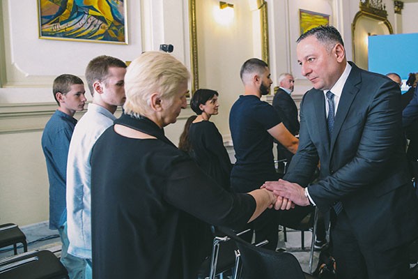 შინაგან საქმეთა მინისტრი ვახტანგ გომელაური ორბელიანების სასახლეში გუდაურთან სამაშველო ოპერაციის დროს დაღუპულთა დაჯილდოების ცერემონიას დაესწრო
