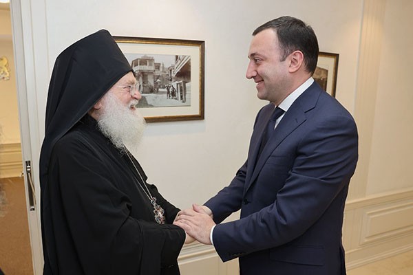 ათონის წმინდა მთის ვატოპედის მონასტრის წინამძღვარი პრემიერს:  ბატონო პრემიერო, ძალიან მოგვწონს, რომ ქვეყანას ძალიან გონივრულად მართავთ. უწმინდესის ლოცვები, პირველ რიგში და მისი სიყვარულიც ძალიან გეხმარებათ და ყველას გვინდა, რომ ასე გააგრძელოთ