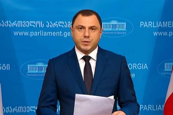 გიორგი ამილახვარი: ადამიანი, რომელიც იყო თავდაცვის მინისტრი, ქართულ ჯარს ფული მოჰპარა, გაიტანა ქვეყნიდან, ახლა ცდილობს ამ ფულით კონტროლი მოიპოვოს ოპოზიციურ სპექტრზე, კერძოდ, „ნაციონალურ მოძრაობაზე