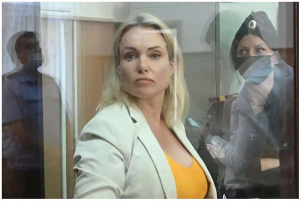 რუსეთმა ჟურნალისტ მარინა ოვსიანიკოვაზე ძებნა გამოაცხადა