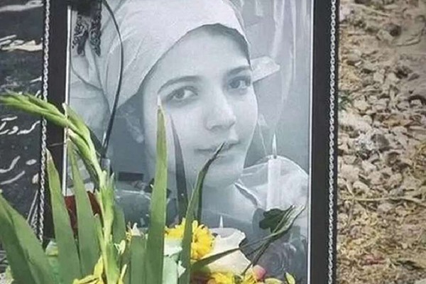 მასწავლებლების განცხადებით, ირანში, გარდაიცვალა 15 წლის გოგო, რომელსაც უსაფრთხოების ძალების წარმომადგენლები ფიზიკურად გაუსწორდნენ