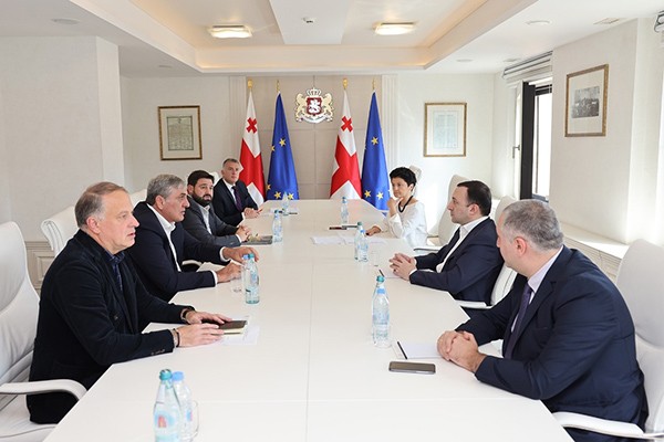 ირაკლი ღარიბაშვილი, 2025 წლის ევროპის ზამთრის ახალგაზრდულ ოლიმპიურ ფესტივალთან დაკავშირებით, საქართველოს ეროვნული ოლიმპიური კომიტეტის ხელმძღვანელს, ლერი ხაბელოვს შეხვდა