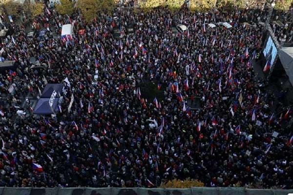 ჩეხეთის დედაქალაქში, მოსახლეობის ნაწილმა მთავრობის გადადგომა და რუსეთთან გაზის მიწოდებაზე პირდაპირი მოლაპარაკებების დაწყება მოითხოვა