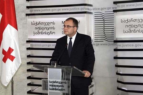 რატი ბრეგაძე: სააკაშვილს მიეწოდება მხოლოდ ის საკვები, რომელსაც აწვდიან მისი ნდობით აღჭურვილი პირები