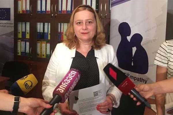 „ემპათიას“ ხელმძღვანელი მარიამ ჯიშკარიანი აცხადებს, რომ ის თანამშრომლობს მიხეილ სააკაშვილის ოჯახის მიერ დაქირავებულ ამერიკულ იურიდიულ კომპანია „აკერმანთან“