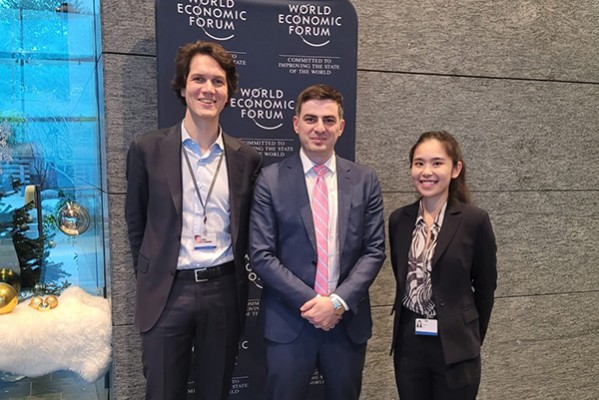 World Economic Forum-მა და გრიგოლ რობაქიძის სახელობის უნივერსიტეტმა ურთიერთ თანამშრომლობის მემორანდუმი გააფორმეს
