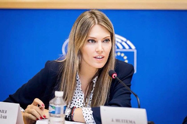 ევროპარლამენტის ვიცე-პრეზიდენტი ევა კაილი კორუფციის ბრალდებით დააკავეს