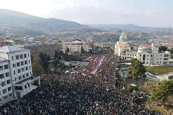 მთიანი ყარაბაღის მოსახლეობამ ლაჩინის დერეფნის ჩაკეტვა გააპროტესტა