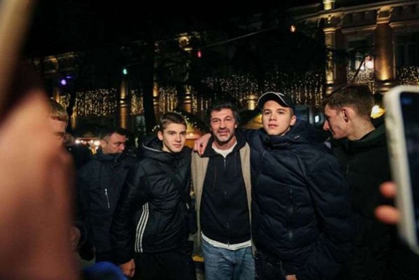კახა კალაძემ უკრაინელ მოზარდებს „საახალწლო სოფელში“ უმასპინძლა