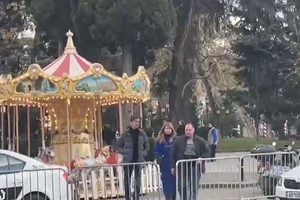 „ქრონიკის“ ექსკლუზივი: პრეზიდენტის რეზიდენციასთან სანდრა რულოვსი და ედუარდ სააკაშვილი იმყოფებოდნენ