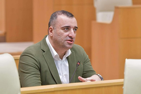 რატი იონათამიშვილი მიიჩნევს, რომ ნინო ნადირაძის გუშინდელი განცხადება მიხეილ სააკაშვილის ჯანმრთელობასთან დაკავშირებული დისკუსიის ხელოვნურობას აჩვენებს