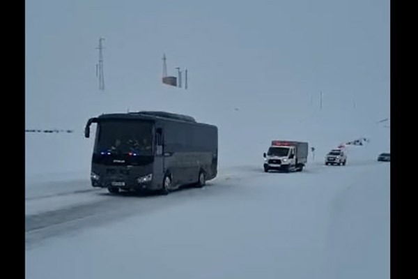 ქართული სამაშველო ავტოკოლონა სტიქიის ზონას უახლოვდება (ვიდეო)