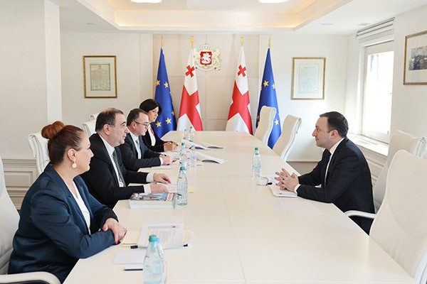 საქართველოს პრემიერ-მინისტრმა ირაკლი ღარიბაშვილმა განათლებისა და მეცნიერების მინისტრთან და მის მოადგილეებთან სამუშაო თათბირი გამართა