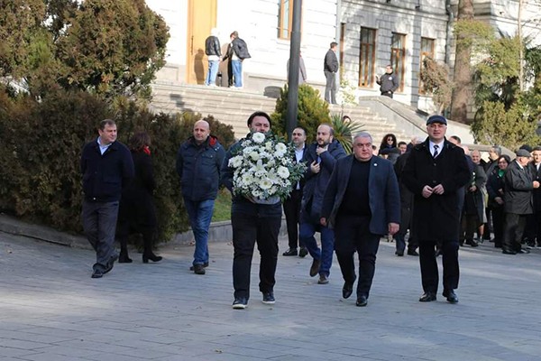 ჯაბა სამუშიამ უნივერსიტეტის დამფუძნებელთა ხსოვნას პატივი მიაგო