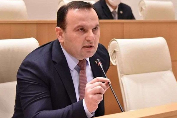 „უნდა აიკრძალოს. ბელარუსის დედაც ვატირე“ – პაატა მანჯგალაძე ფრენების აკრძალვასთან დაკავშირებით