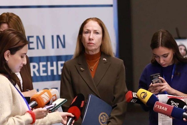 კელი დეგნანი „უცხოური გავლენის აგენტებთან“ დაკავშირებულ კანონპროექტზე: ჩემი აზრით, საქართველოს ეს კანონი არ სჭირდება და კითხვას, რატომ იღებთ ამ კანონს, ვფიქრობ, პასუხი უნდა გაეცეს