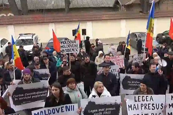 მოლდოვაში, „მოლდოვური ენის“ სახელწოდების „რუმინულად“ შეცვლის შესახებ კანონპროექტი გააპროტესტეს