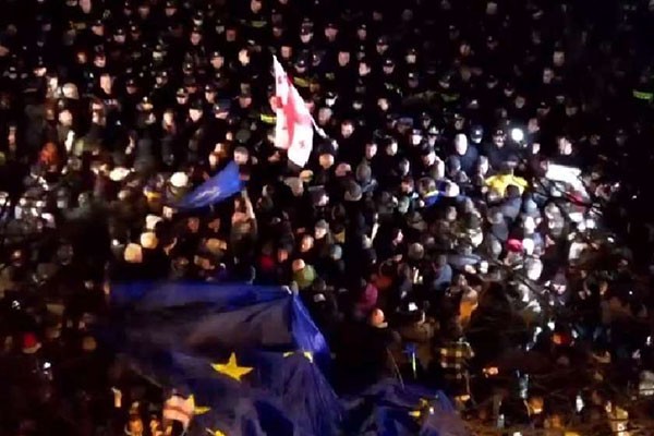 შინაგან საქმეთა სამინისტრო მოუწოდებს აქციის მონაწილეებს, ორგანიზატორებსა და პოლიტიკურ ლიდერებს, არ გასცდნენ გამოხატვის თავისუფლებისა და მშვიდობიანი შეკრების კანონით დადგენილ ნორმებს