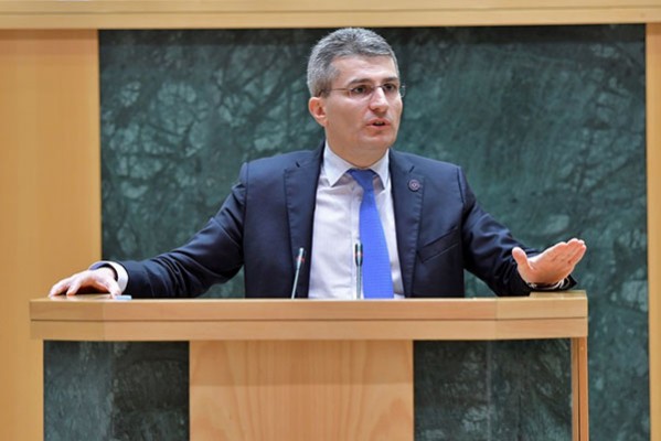 მამუკა მდინარაძე ოპოზიციას: გირჩევთ, გერასიმოვის დოქტრინების ნაცვლად, კლასიკოსებს გადახედოთ