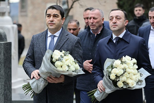 ირაკლი ღარიბაშვილმა ზვიად გამსახურდიას ხსოვნას პატივი მიაგო