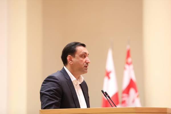 ლევან ბეჟაშვილი: პრეზიდენტმა უნდა გადაწყვიტოს - ხალხის მხარეს დადგება თუ მთავრობის მხარეს