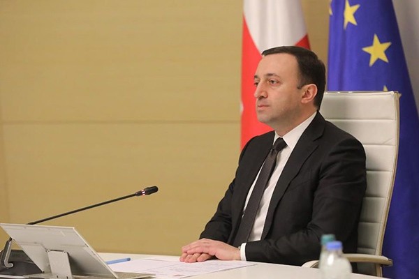 პრემიერი: რამდენიმე დღის წინ პოლიციამ დააკავა პოლიციაზე თავდამსხმელი, გახსოვთ, ერთ-ერთმა ანარქისტმა როგორ ესროლა პოლიციას „მოლოტოვის კოქტეილი
